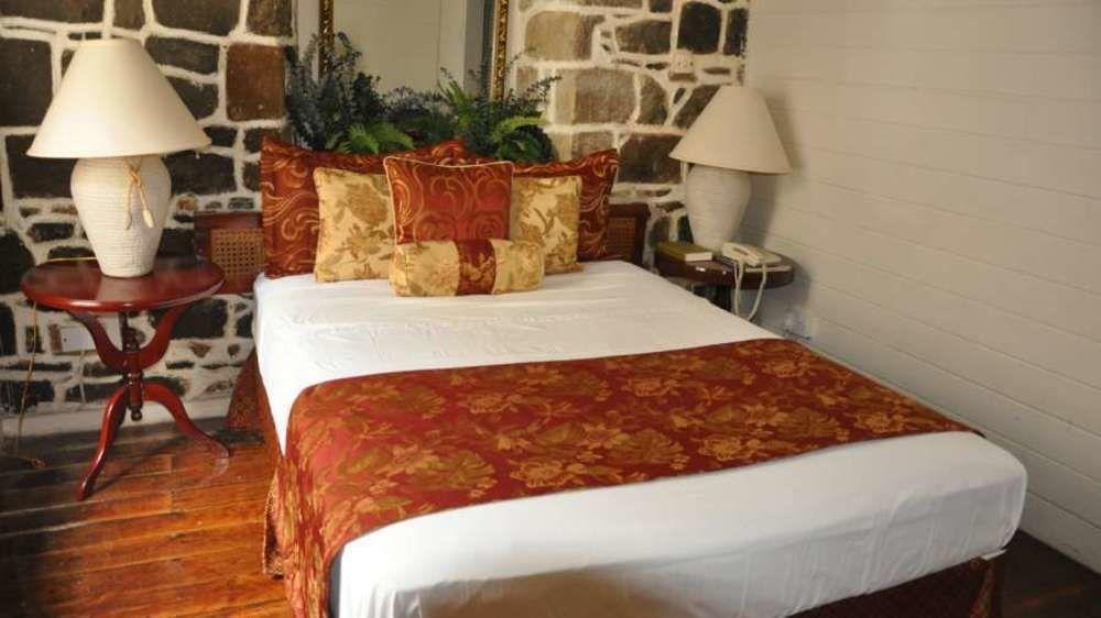 Cobblestone Inn Kingstown Exterior photo