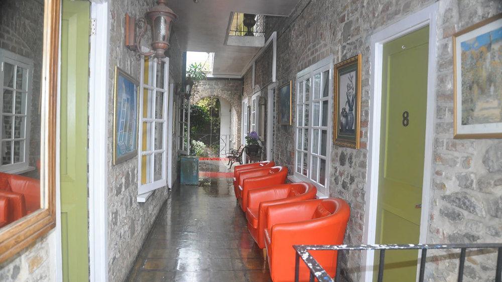 Cobblestone Inn Kingstown Exterior photo