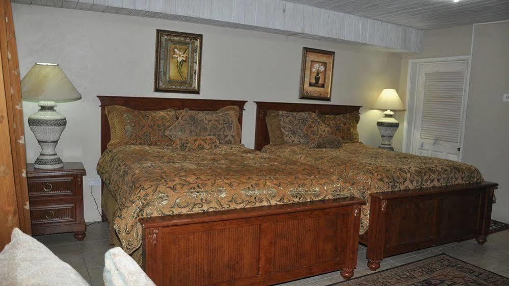 Cobblestone Inn Kingstown Exterior photo